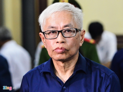 Trần Phương Bình nghẹn ngào khi nói lời sau cùng (ảnh: Lê Quân).