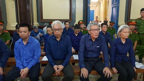 Các bị cáo trong vụ án được nói lời sau cùng trước khi HĐXX nghị án (ảnh: Văn Minh).