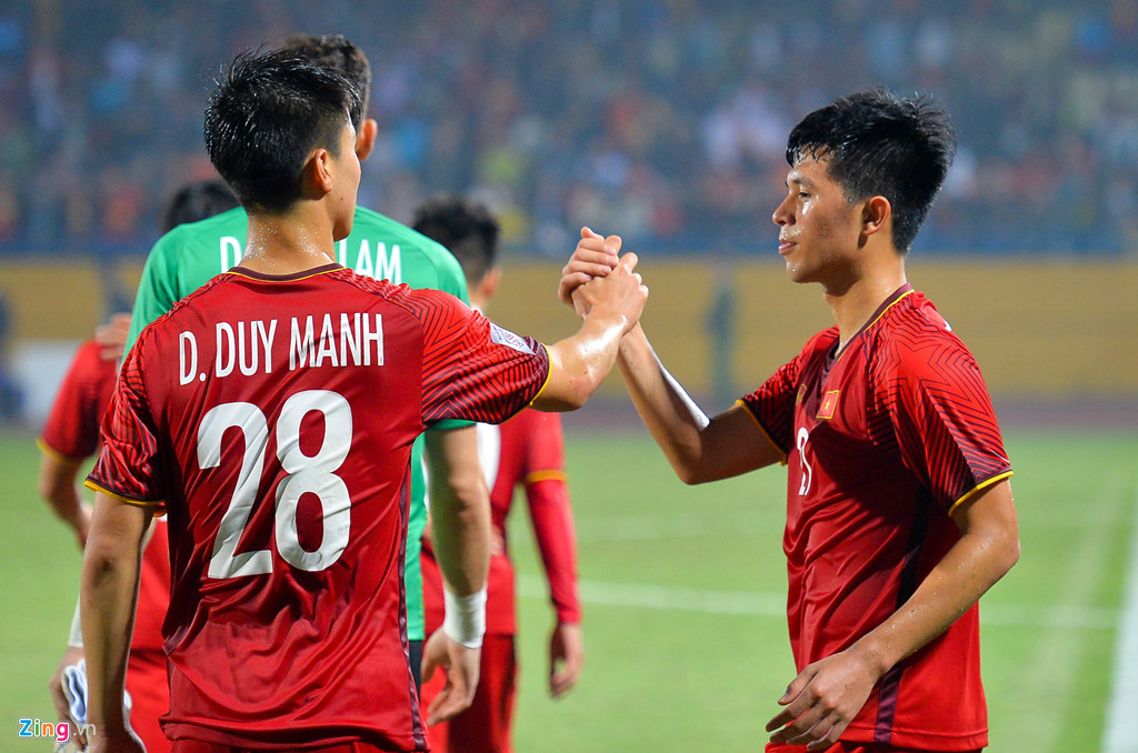 Duy Mạnh cùng Đình Trọng vẫn giữ được sự ăn ý như tại vòng chung kết U23 châu Á và ASIAD 2018. Ảnh: Minh Chiến.Hàng phòng ngự đáng tin cậy