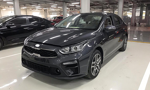 Kia Cerato mới tại một đại lý ở Hà Nội. Ảnh: TN.