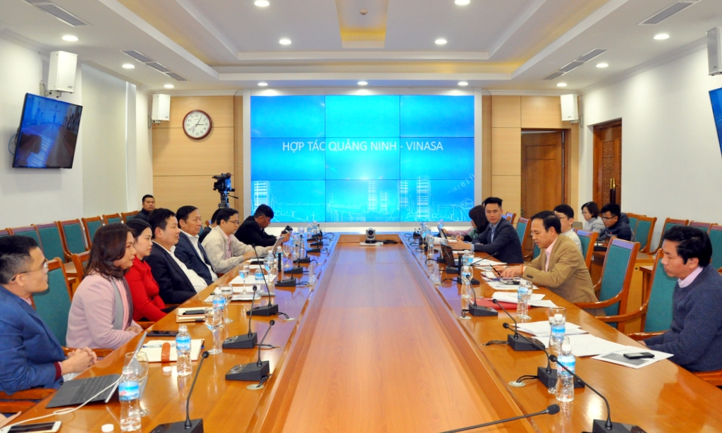 Quang cảnh buổi làm việc.