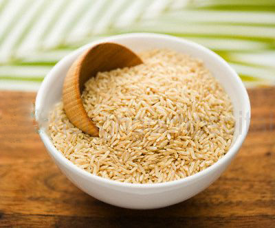 Mầm lúa mạch chứa nhiều vitamin B2, B5... làm thúc đẩy lưu thông máu khiến cơ thể không bị tiết dầu quá nhiều.