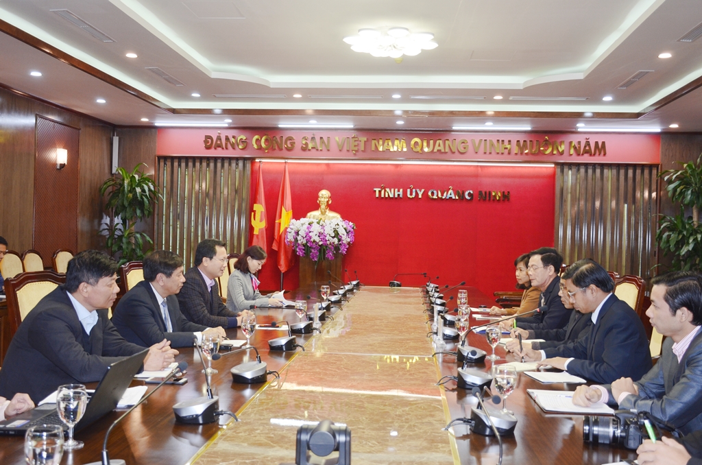 Quang cảnh buổi làm việc