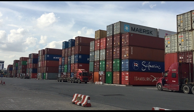 Ảnh minh hoạ: Hàng chục nghìn container phế liệu nhập khẩu hiện đang tồn đọng tại các cảng biển trên cả nước.
