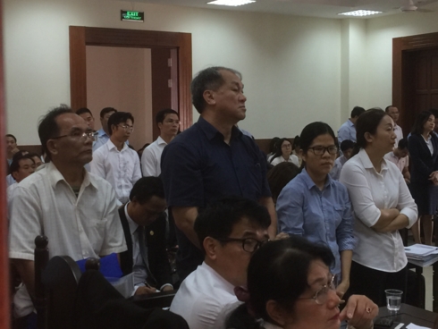Bị cáo Phạm Công Danh (mặc áo đen) trong phiên tòa phúc thẩm của TAND cấp cao tại TPHCM.
