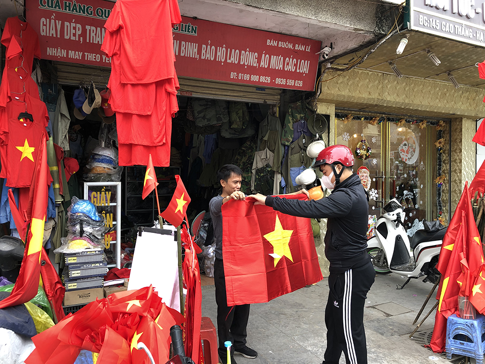 chọn cờ hoa cổ vũ cho đội tuyển