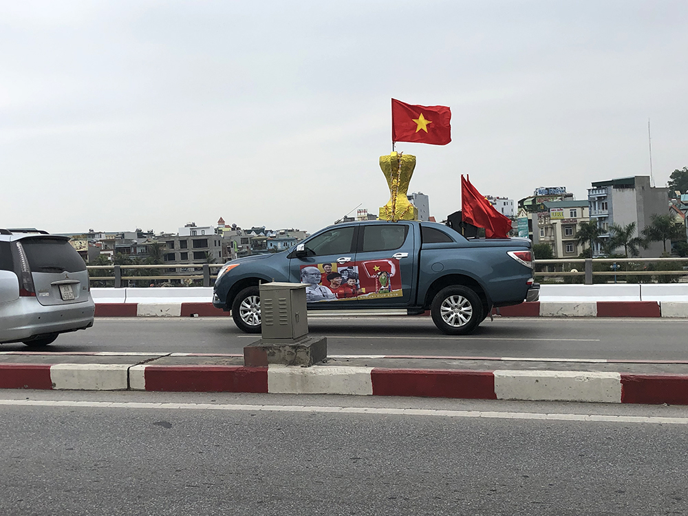 khonon những vậy diễu hành trang trí xe.