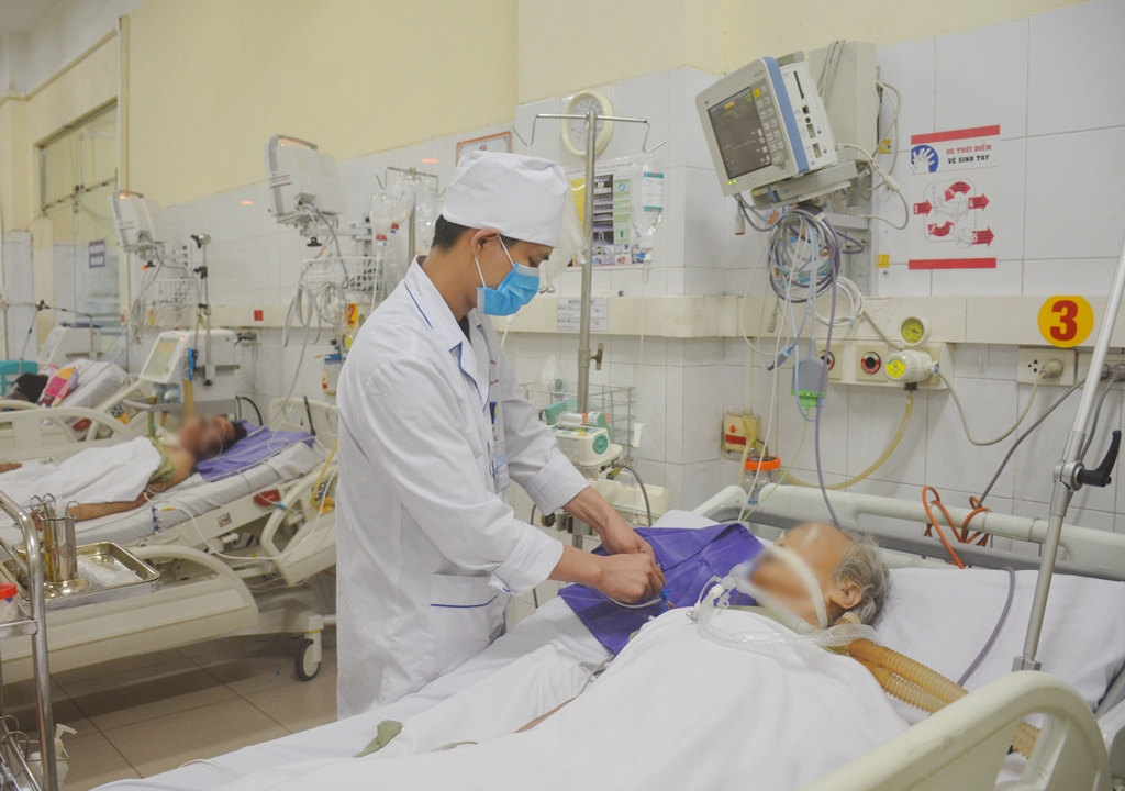 Chăm sóc bệnh nhân nặng tại Khoa 
