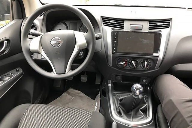 Nội thất đơn giản, ngoại trừ màn hình 9 inch hiện đại.