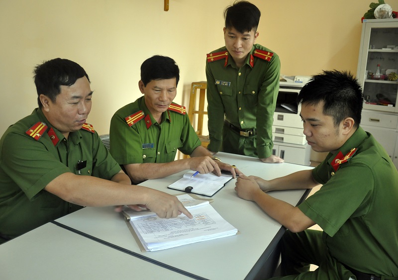 Công an TP Cẩm Phả thường xuyên rà soát, phân loại đối tượng chấp hành xong án phạt tù về địa phương để quản lý, giúp đỡ tại cộng đồng.