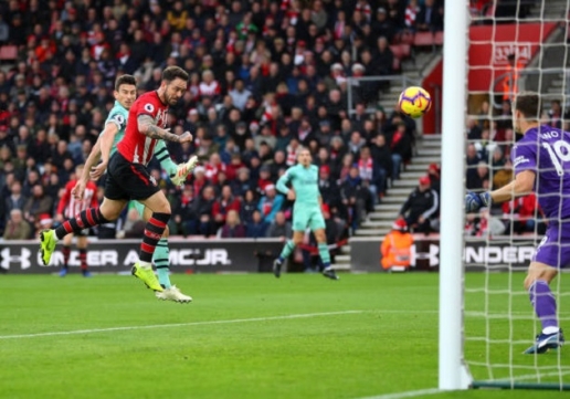 Hàng thủ Arsenal mắc quá nhiều sai lầm.