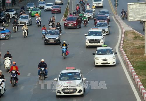 Nhiều hãng taxi vẫn gồng mình giữ ổn định cước taxi để giữ chân khách hàng và có thể cạnh tranh với Grab. Ảnh minh họa: Huy Hùng/TTXVN
