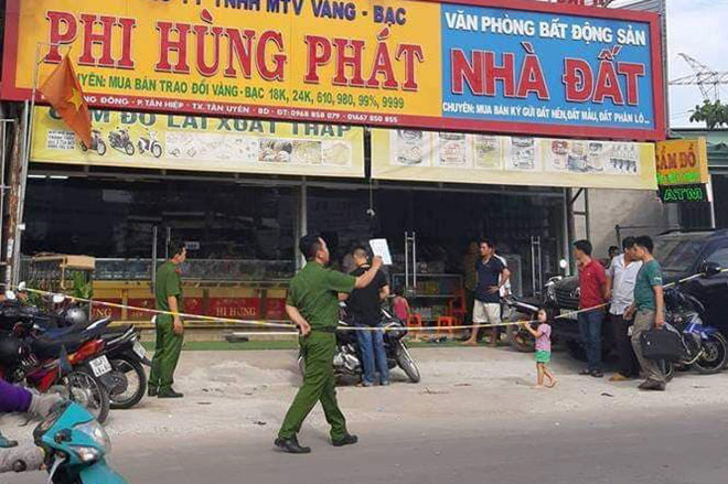 Công an phong tỏa hiện trường phục vụ điều tra. Ảnh: V.D.