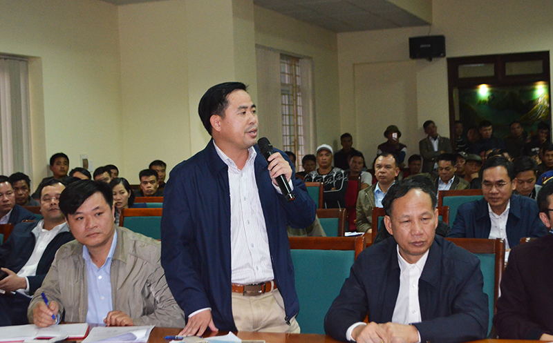 Đại diện Chi cục Thủy sản, Sở Nông nghiệp và phát triển nông thôn làm rõ một số nội dung ngư dân kiến nghị