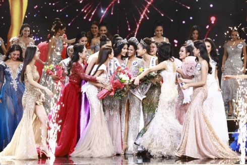 H'Hen Niê đăng quang Hoa hậu Hoàn vũ Việt Nam năm 2017