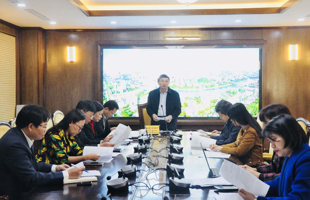 Đồng chí Nguyễn Xuân Ký, Ủy viên BTV Tỉnh ủy, Phó Bí thư Thường trực Tỉnh ủy, Phó Chủ tịch Thường trực HĐND tỉnh, Trưởng Ban Chỉ đạo triển khai Đề án thành lập Trung tâm truyền thông tỉnh phát biểu chỉ đạo tại cuộc họp.