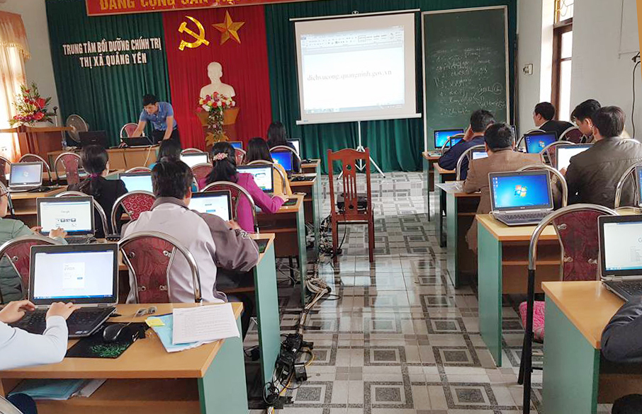 TX Quảng Yên tập huấn về dịch vụ công trực tuyến cho cán bộ, công chức, viên chức.