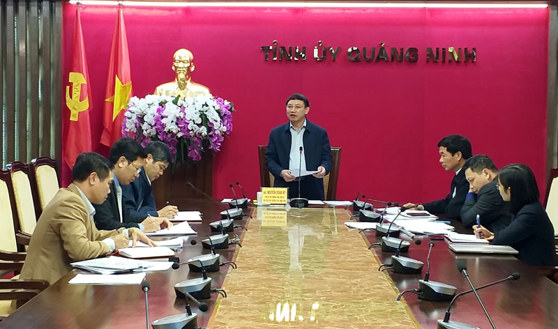 Đồng chí Nguyễn Xuân Ký, Phó Bí thư Thường trực Tỉnh uỷ, Phó Chủ tịch Thường trực HĐND tỉnh, Chủ tịch Hội đồng thi phát biểu kết luận hội nghị 