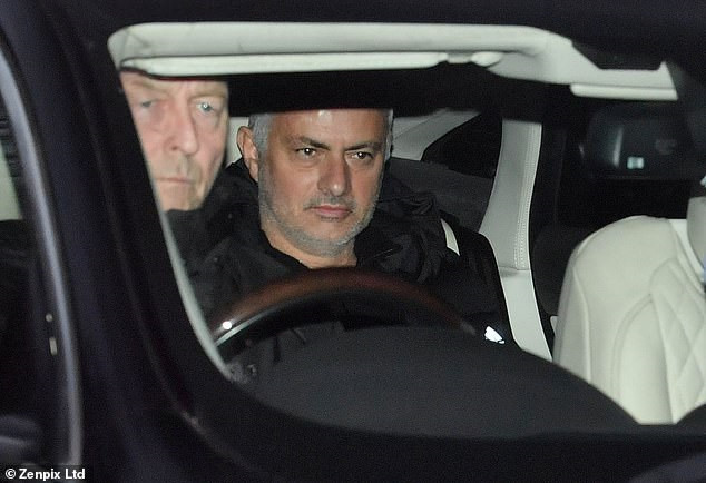 Mourinho rời MU với khoản đền bù hợp đồng kếch xù. Ảnh: Zenpix.
