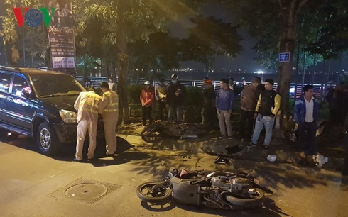 Lực lượng chức năng phong tỏa hiện trường để xử lý vụ việc.