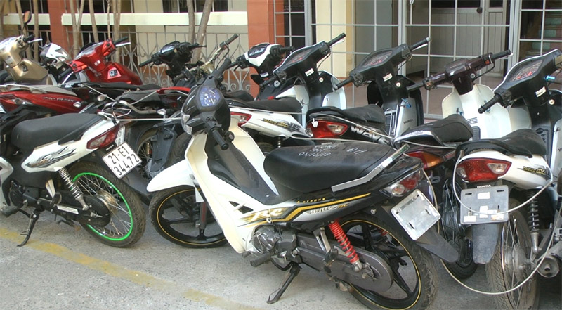 3 đối tượng và tang vật vụ án.