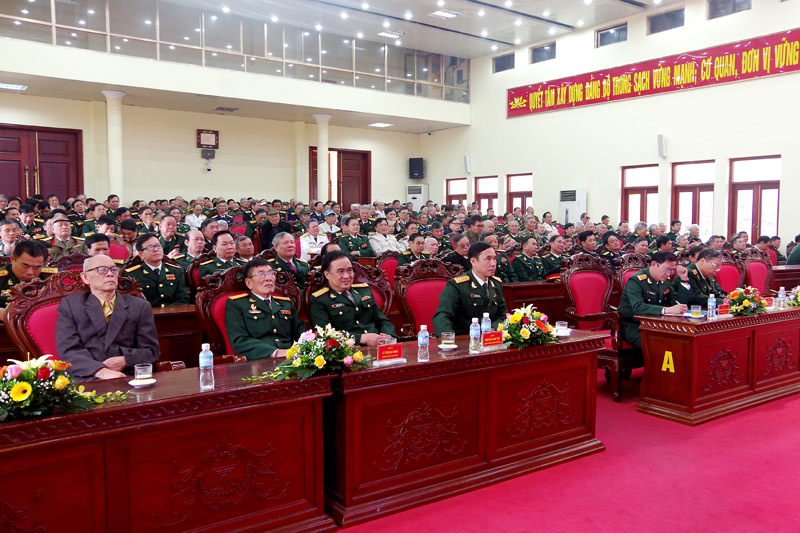 Các đại biểu về dự gặp mặt.