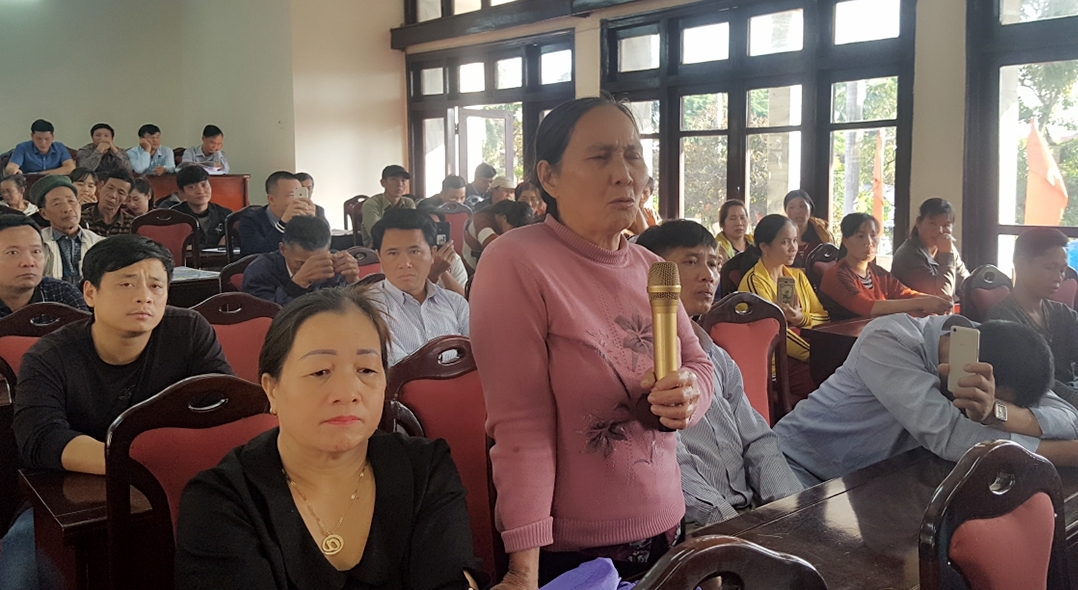Bà Nguyễn Thị Quyết, phường Phong Hải phát biểu ý kiến tại hội nghị