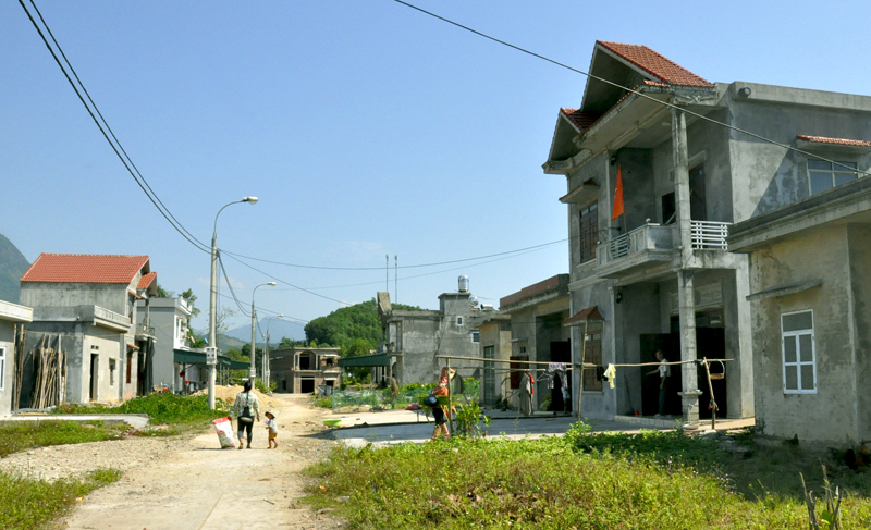 Khu tái định cư cho các hộ di dời do sạt lở ở thôn Làng Ngang, xã Quảng An, Đầm Hà được đầu tư đầy đủ về cơ sở hạ tầng. Ảnh: Thu Nguyệt