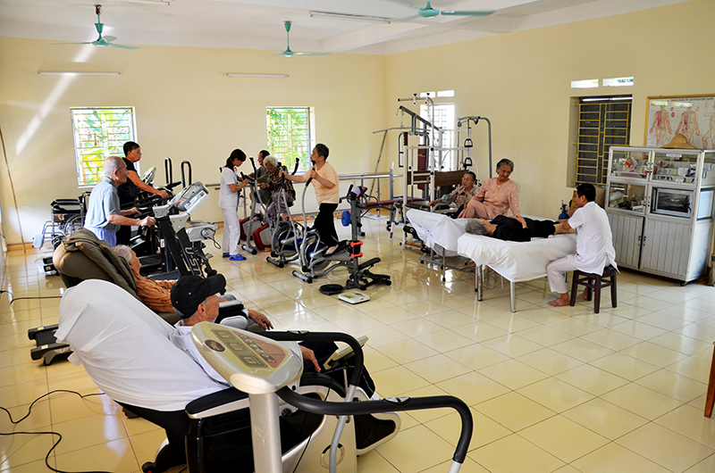 Người già neo đơn, không nơi nương tựa được chăm sóc chu đáo tại Trung tâm bảo trợ xã hội tỉnh.