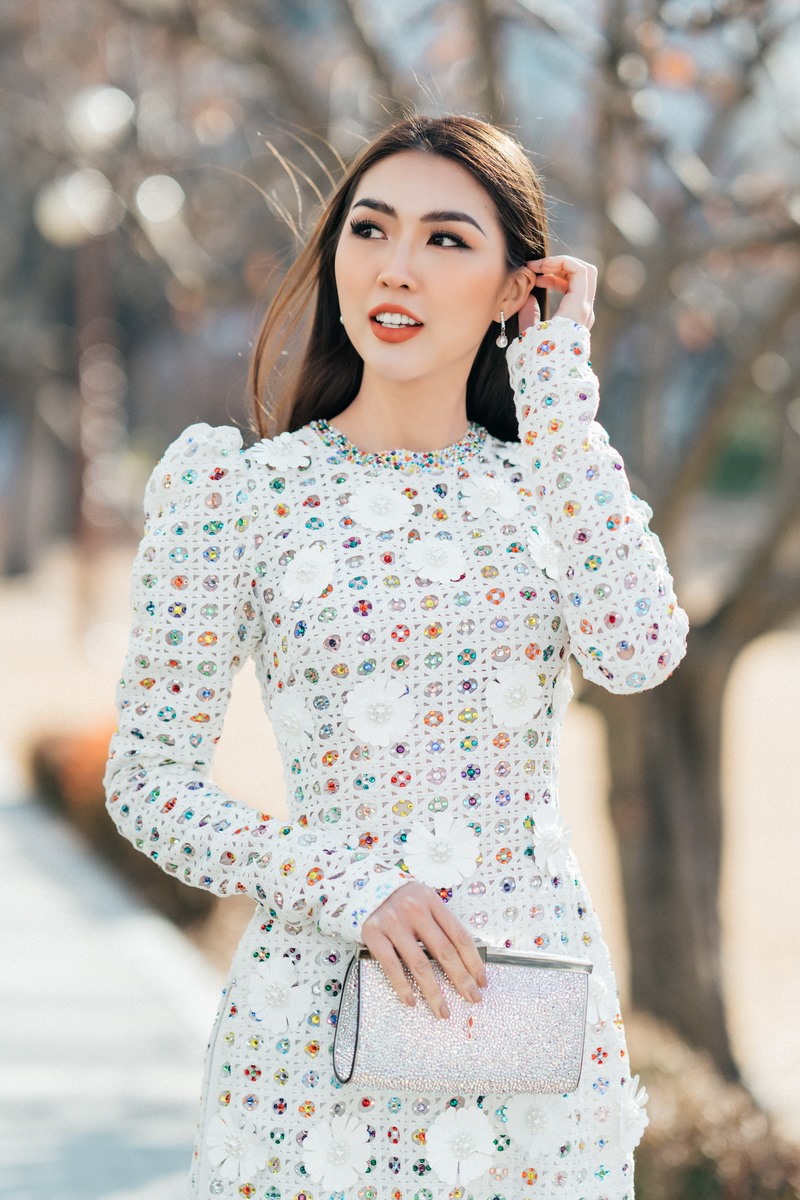 Tường Linh tự tin khoe vẻ đẹp dịu dàng giữa trời đông Hàn Quốc.