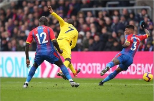  Kante dứt điểm ấn chiến thắng 1-0 cho Chelsea ở phút 51.