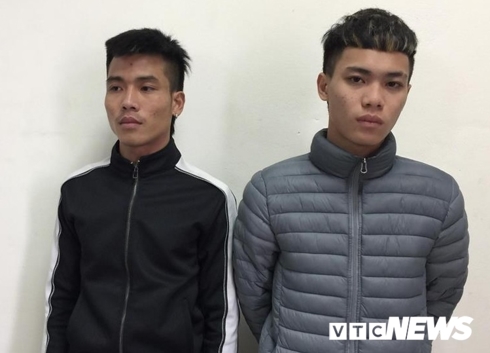 Hai kẻ rải đinh trước đầu xe tải tại cơ quan điều tra.