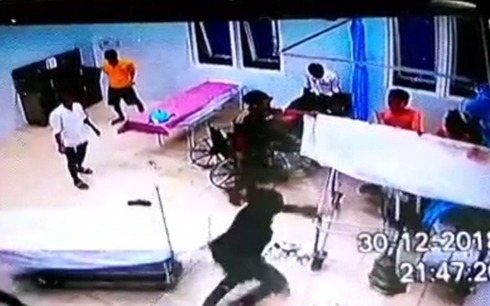 Nhóm đối tượng hành hung 3 người bị thương trong BV
