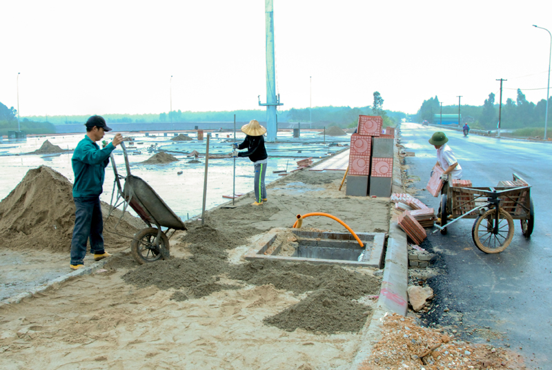 Hệ thống vỉa hè ở phường Yên Giang (TX Quảng Yên) đã và đang được đầu tư hoàn thiện tạo cảnh quan đô thị sáng – xanh – sạch – đẹp