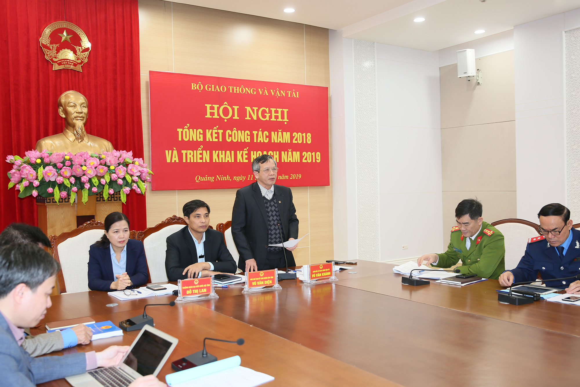 Lãnh đạo Sở GT-VT Quảng Ninh báo cáo kết quả công tác năm và trao đổi kinh nghiệm huy động nguồn vốn ngoài ngân sách để phát triển đồng bộ hạ tầng giao thông.