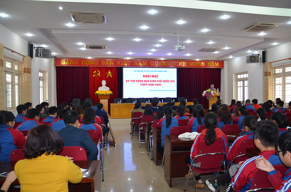 Quang cảnh lễ khai mạc.