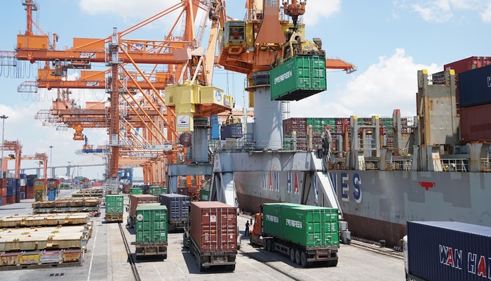 Tổng trị giá xuất khẩu của Việt Nam đạt 243,48 tỷ USD, tăng 13,2% so với năm 2017. Ảnh: Quang Phúc