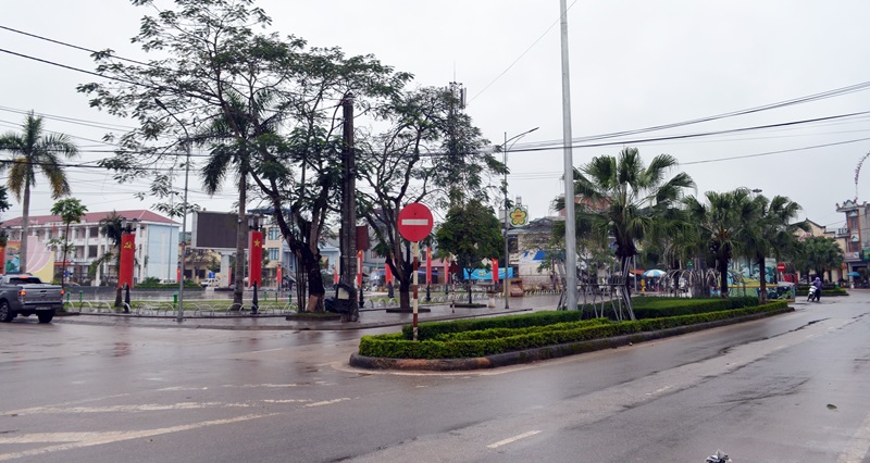 Tuyến đường trung tâm thị trấn Ba Chẽ đang được chỉnh trang, khánh thiết để đón Tết.