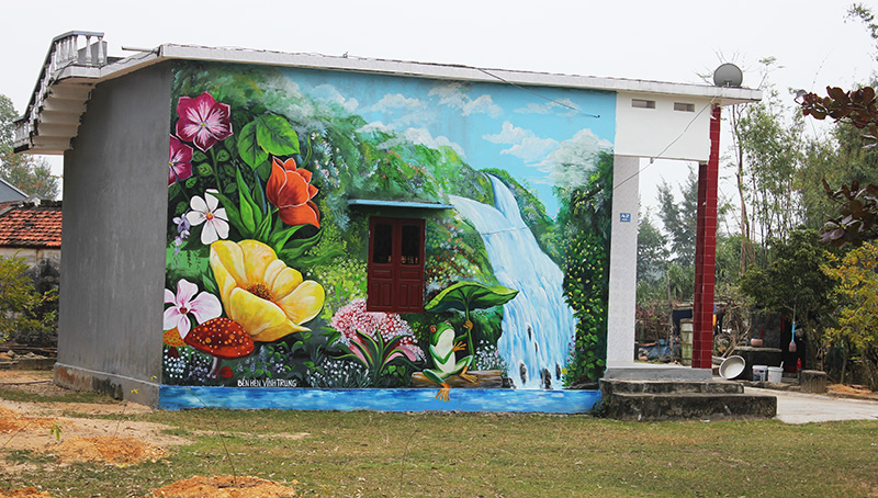 những ngôi nhà nhiều màu sắc của người dân mang lại sự tươi mới cho vùng nông thôn Vĩnh Trung