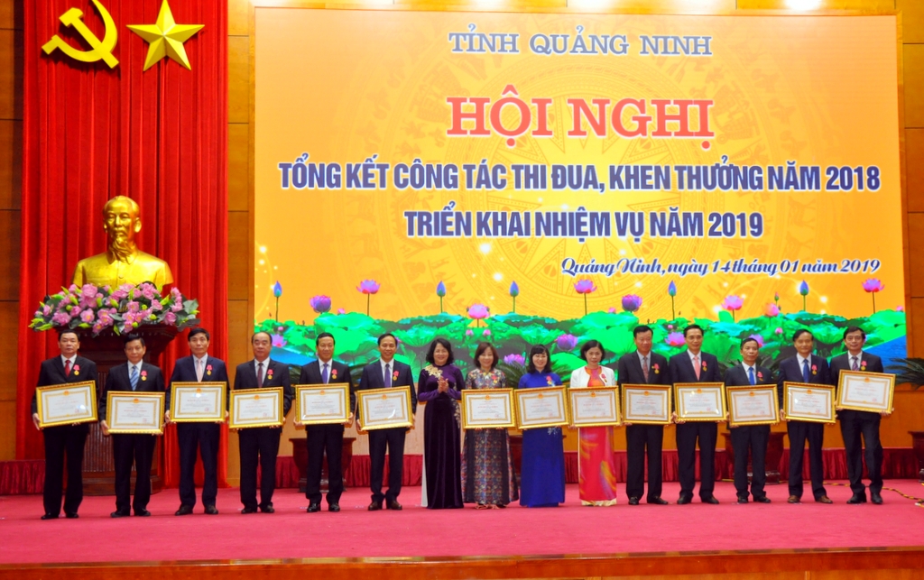 Các cá nhân có thành tích xuất sắc được nhận Bằng khen của UBND tỉnh.