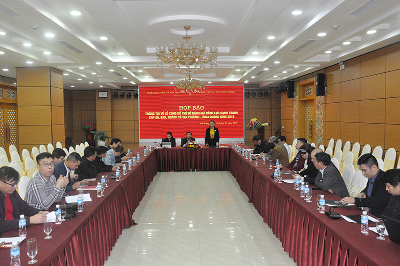 Quang cảnh buổi họp báo.