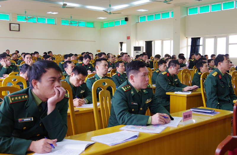 Các cán bộ tham gia tập huấn.