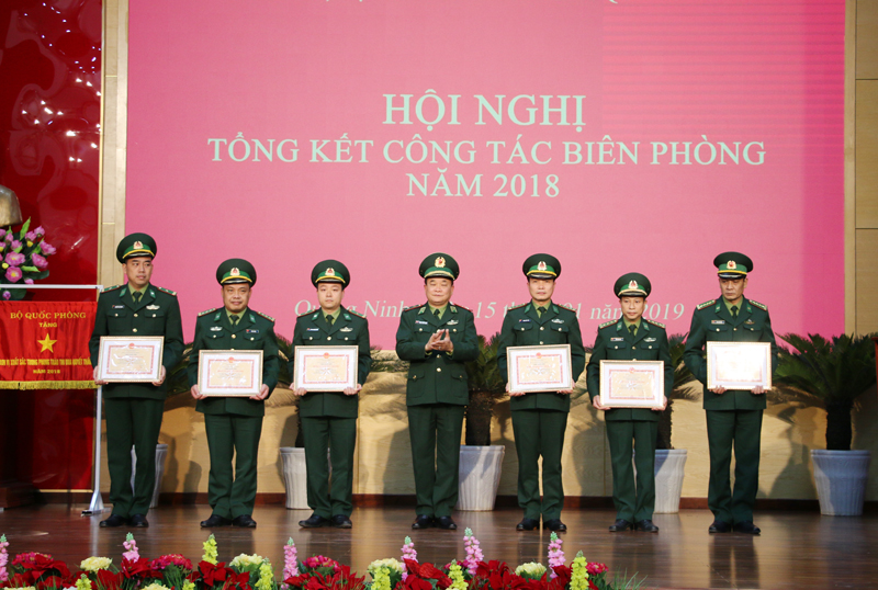 Các tập thể có thành tích xuất sắc trong công tác Đoàn và phong trào thanh, thiếu nhi được nhận bằng khen của BCH Tỉnh Đoàn.