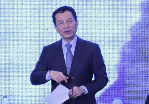 Bộ trưởng Thông tin & Truyền thông Nguyễn Mạnh Hùng.