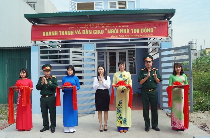 Khành thành bàn giao nhà cho Trung úy Nguyễn Văn Dũng, Tổ sửa chữa, Phân xưởng Cơ điện, Công ty Cổ phần Vận tải và Chế biến than Đông Bắc, chia sẻ: