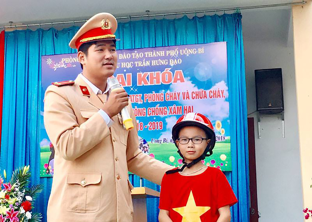 Học sinh Trường...