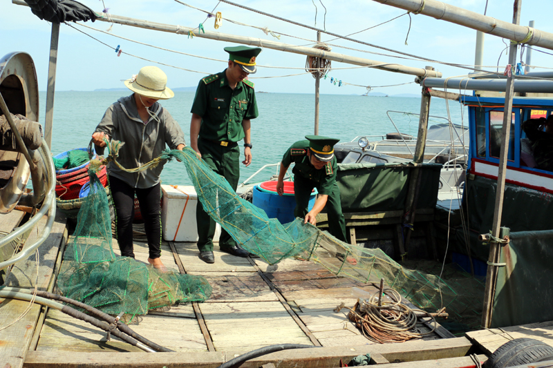 Lực lượng Bộ đội Biên phòng trên địa bàn huyện Cô Tô phát hiện, xử lý phương tiện vi phạm các quy định về khai thác thủy sản