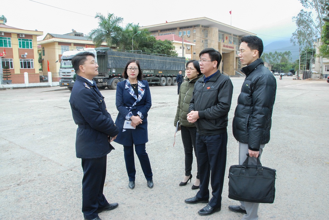 Ban Pháp chế HĐND tỉnh khảo sát thực tế tình hình xuất khẩu hàng hóa tại Cửa khẩu Hoành Mô (huyện Bình Liêu).