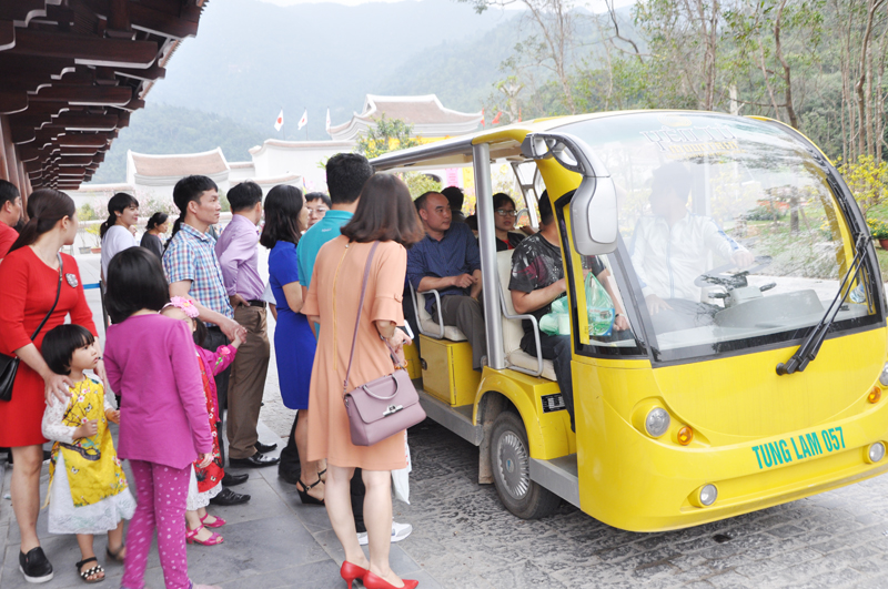 Khu di tích danh thắng Yên Tử với nhiểu sản phẩm dịch vụ mới đưa vào hoạt động thu hút rất đông du khách