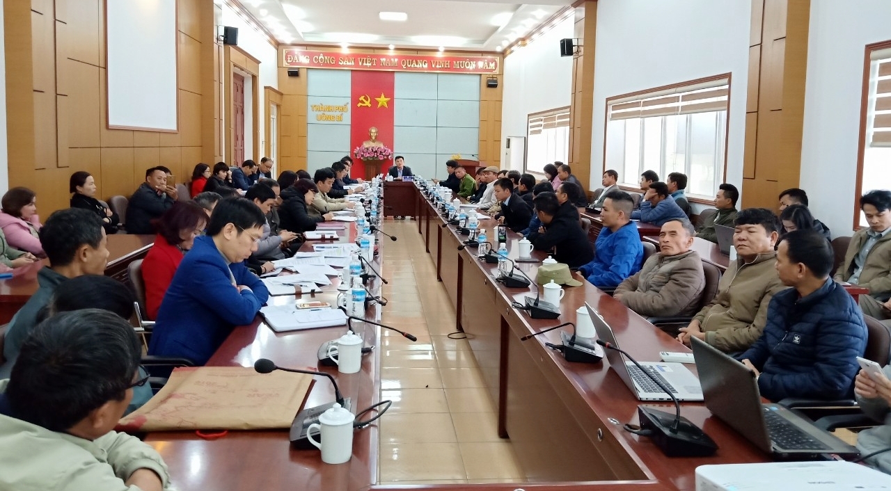 Hội nghị giải quyết kiến nghị của các chủ lò sản xuất vôi thủ công